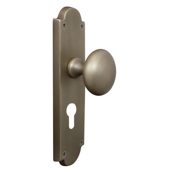 Windsor Sutton Round Knobs On Euro Keyhole Plate