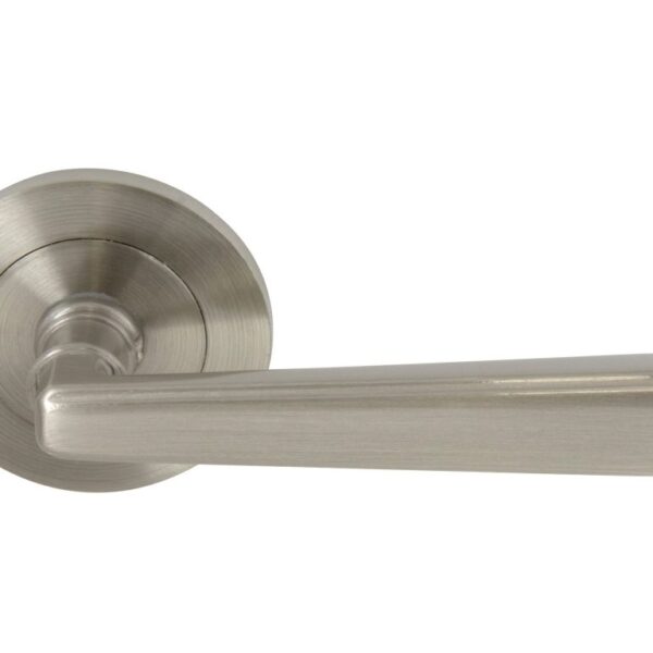 8236BN Windsor Villa Lever On 64mm Round Rose