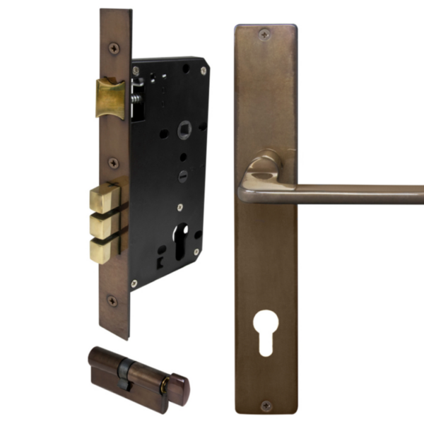 Windsor Chalet Entrance Set On Long Plate E85